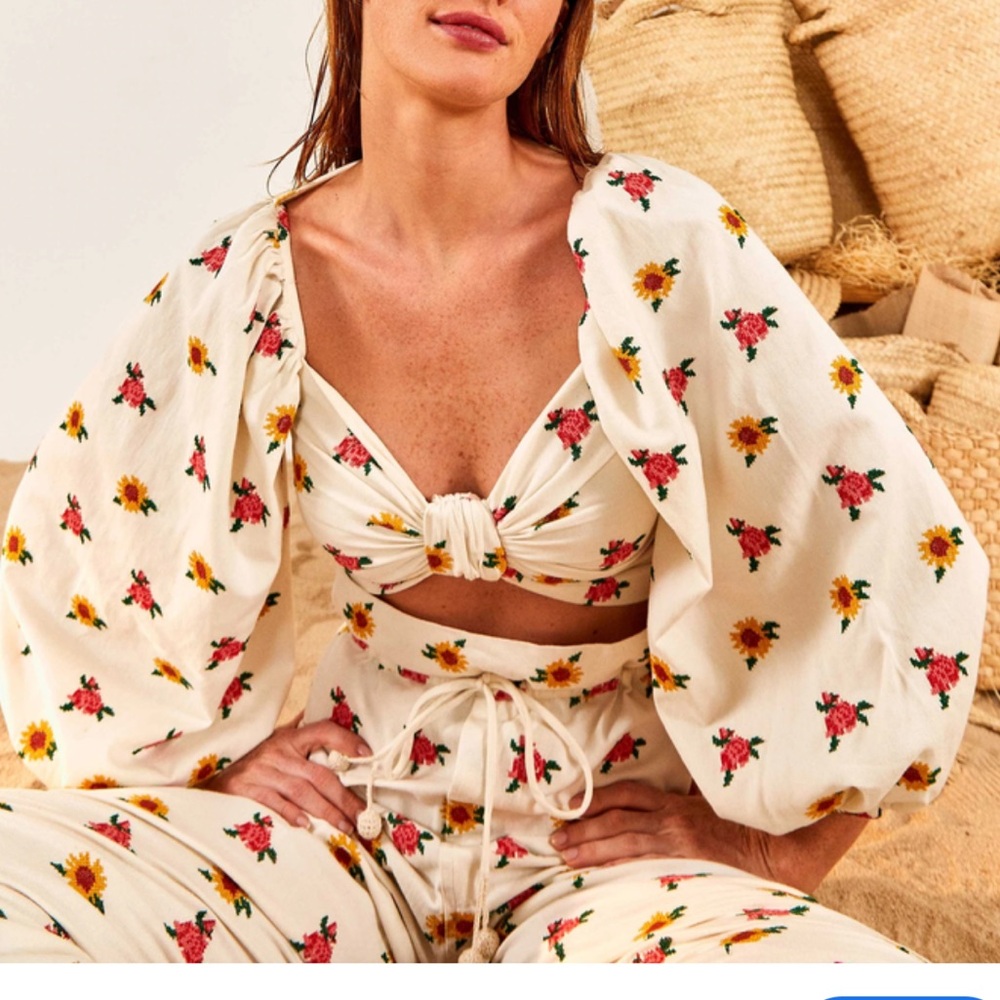 FARM Rio SZ Large cross stitch flowers Red and Cream Crop Top with Heart Pattern